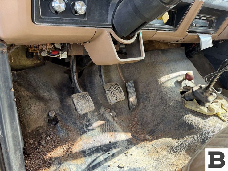 1993-ford-f700-image-33