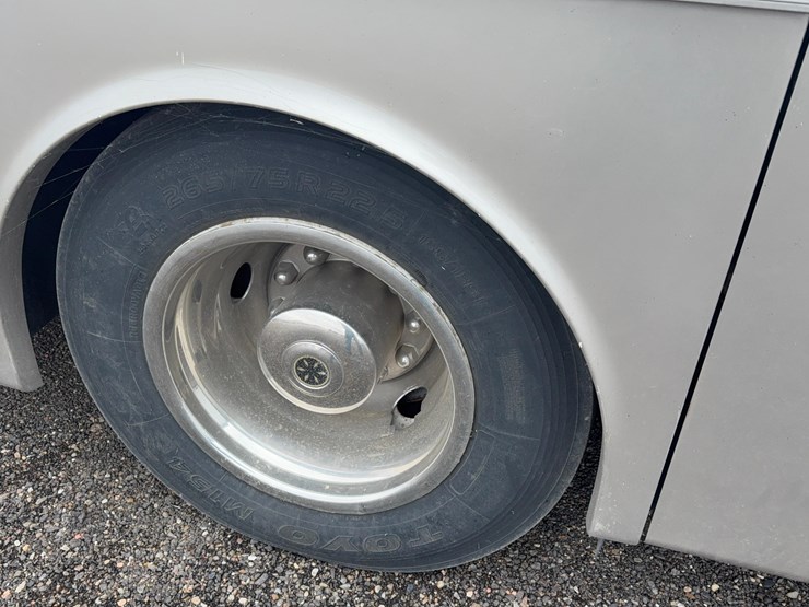 2002-fleetwood-bounder-motorhome-image-10