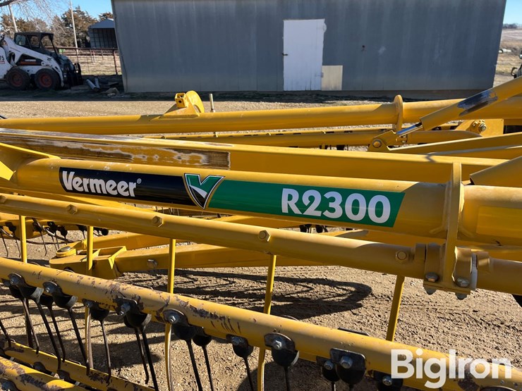 2007-vermeer-r2300-image-19