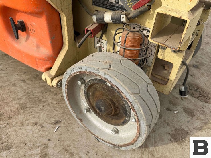 2011-jlg-1930es-image-19