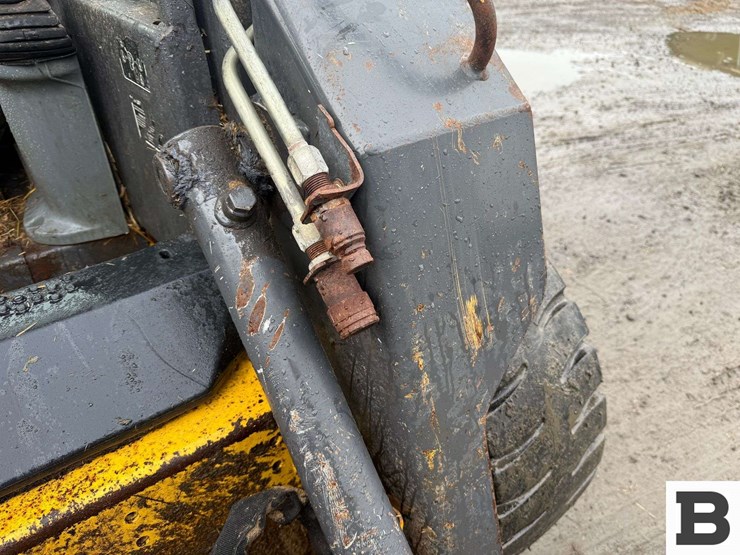 new-holland-l175-image-12