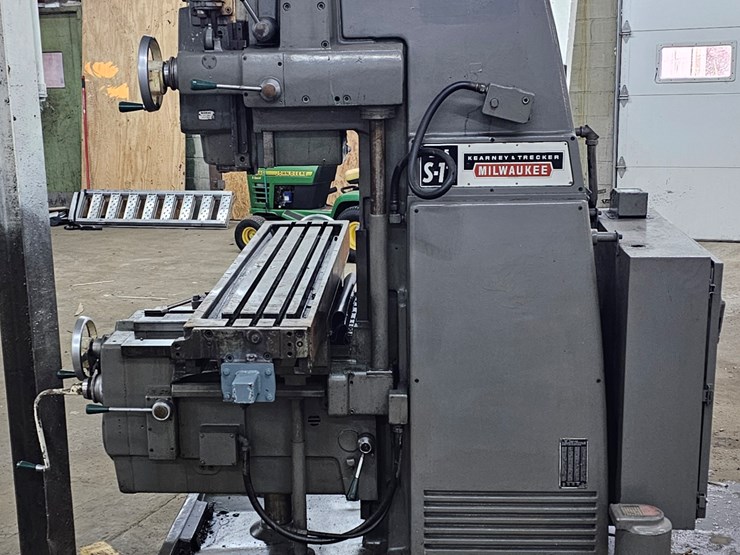 #6016-•-milwaukee-kearney-&-trecker-vertical-mill-(hortonville,-wi)-image-1