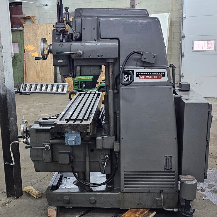 #6016 • Milwaukee Kearney & Trecker Vertical Mill (Hortonville, WI)