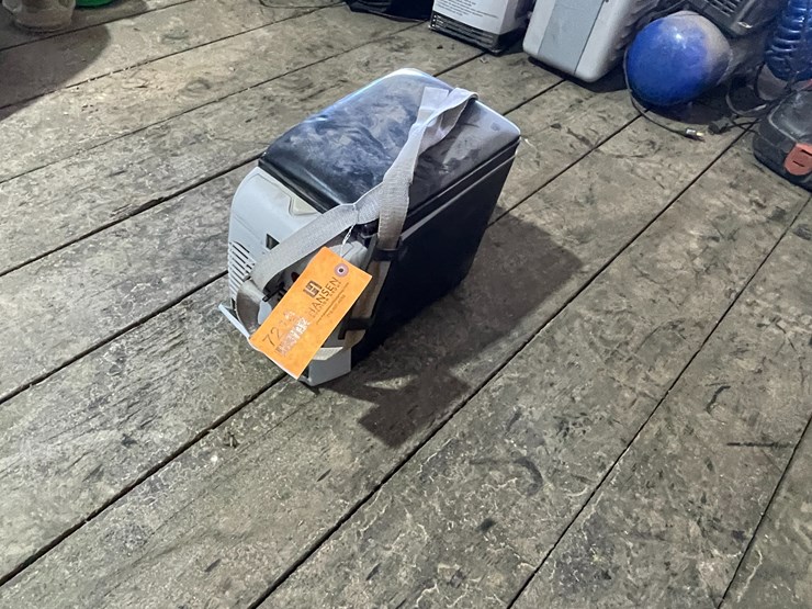 #7215-•-wagan-tech-electric-cooler-image-1