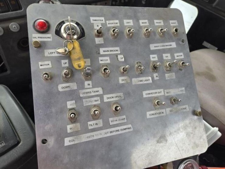 2009-gmc-t7500-image-30