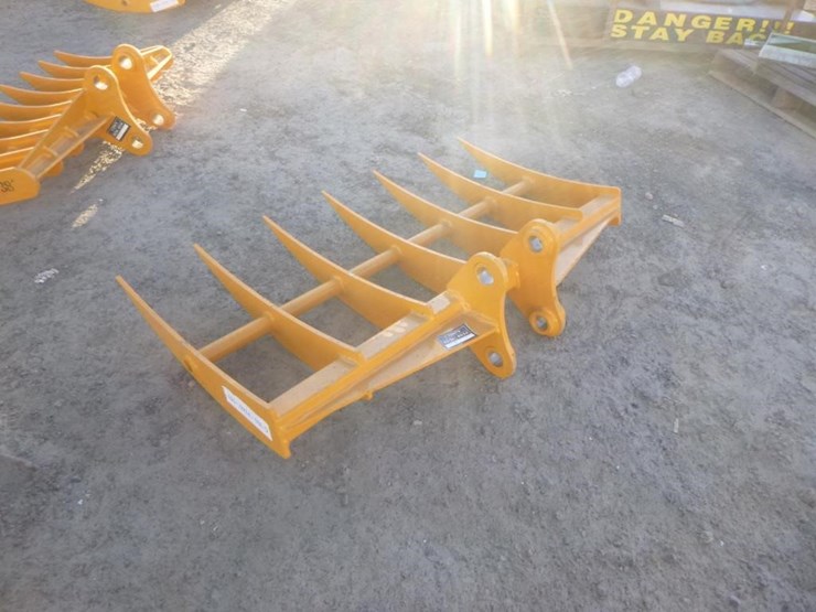 caterpillar-303-image-4