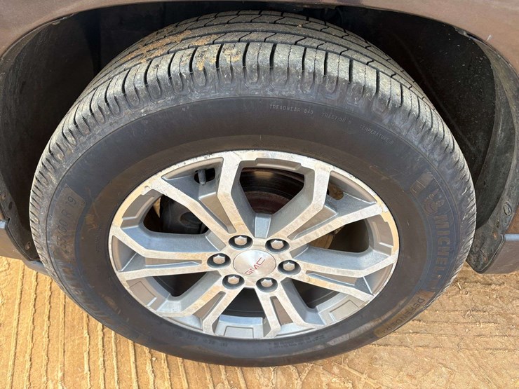 2016-gmc-acadia-slt-image-7