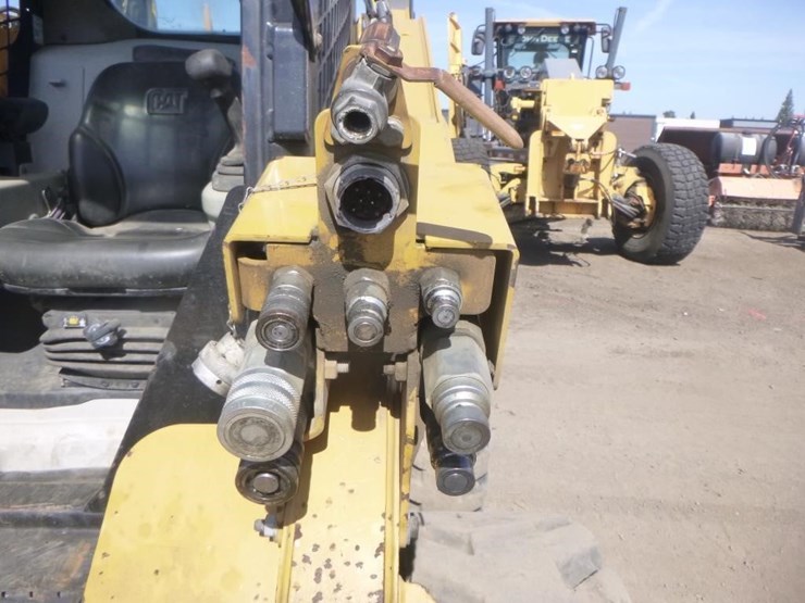 2013-caterpillar-262c2-image-13
