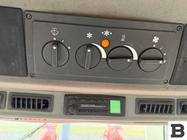 1996-case-ih-5240-image-57