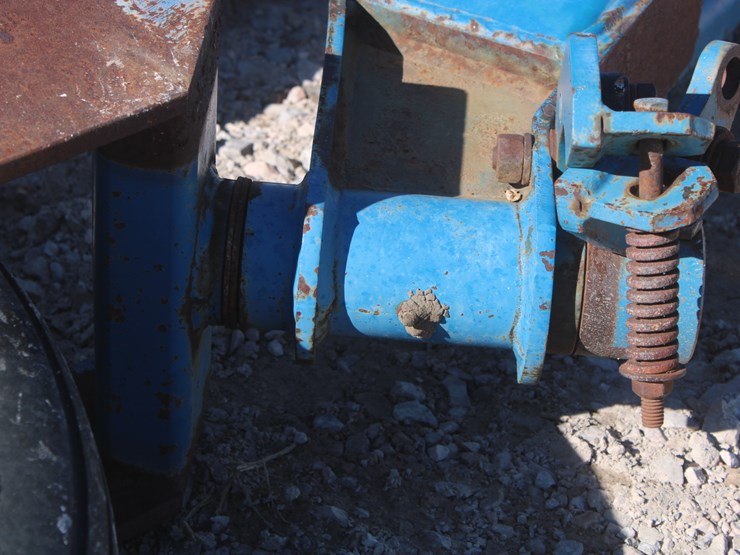 #2033-•-two-7ft-*ford*-lift-assists-image-7