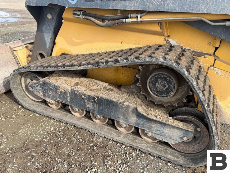 2010-john-deere-329d-image-15