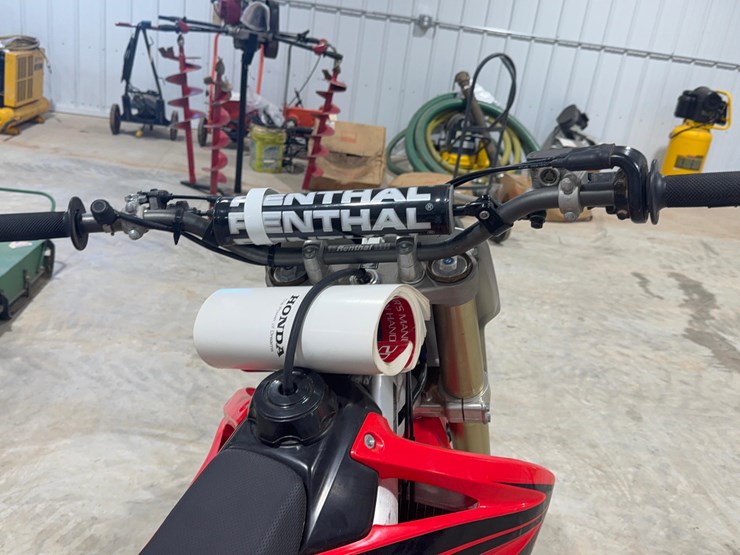 2007-honda-crf450r-dirt-bike-image-9