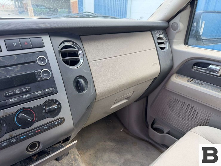 2012-ford-expedition-image-17