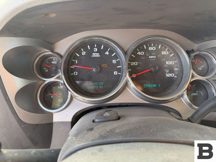 2010-chevrolet-silverado-3500-image-32