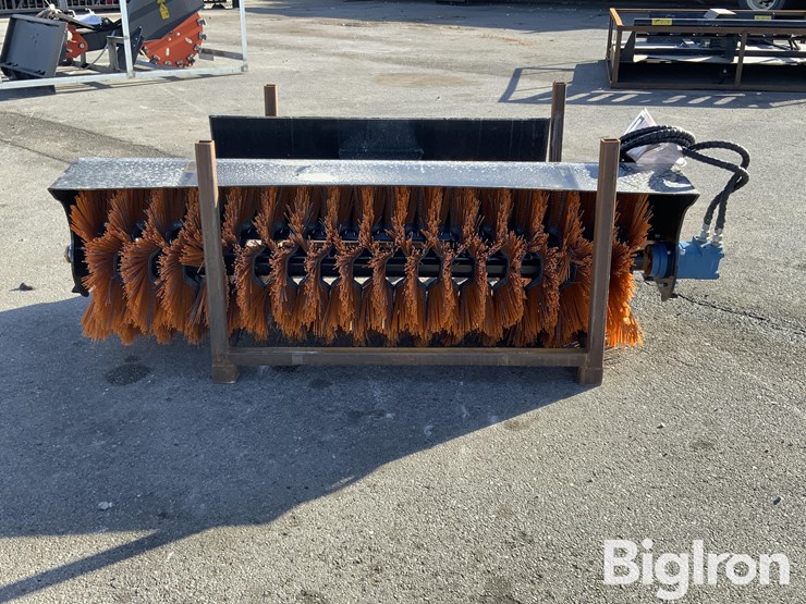 2025-massey-ferguson-730-image-2