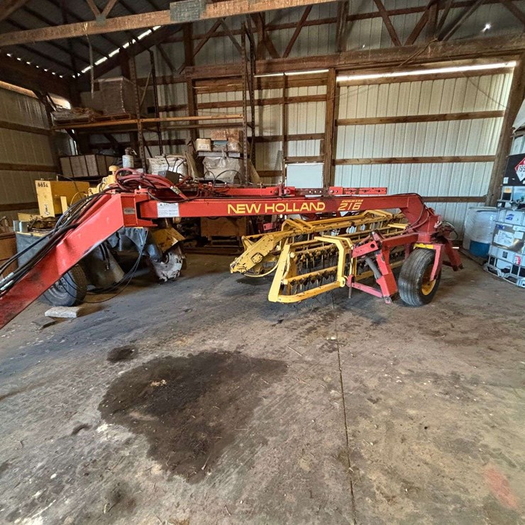 NEW HOLLAND 216