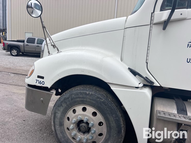 2004-freightliner-columbia-120-image-12