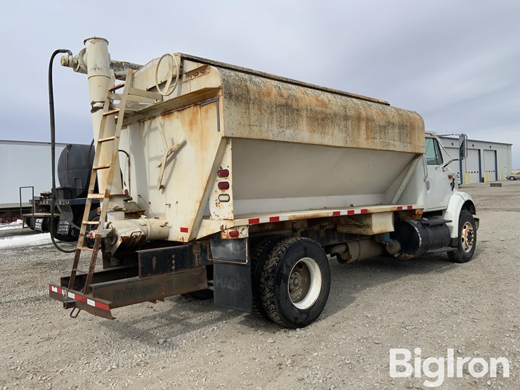 2001-international-8100-image-5