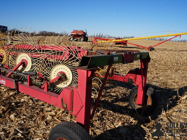 tonutti-12-wheel-hay-rake-image-17