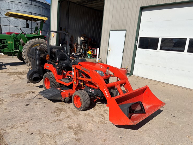 #3203-•-kubota-utility-tractor-image-3