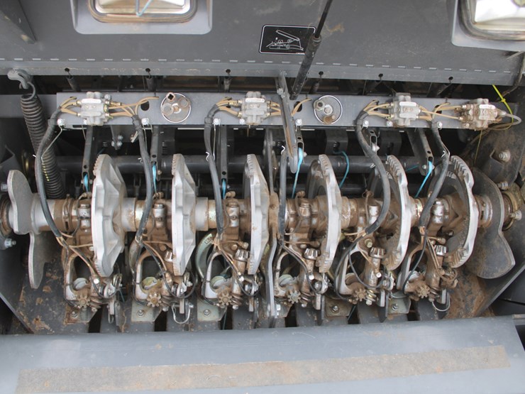 massey-ferguson-2270xd-image-26