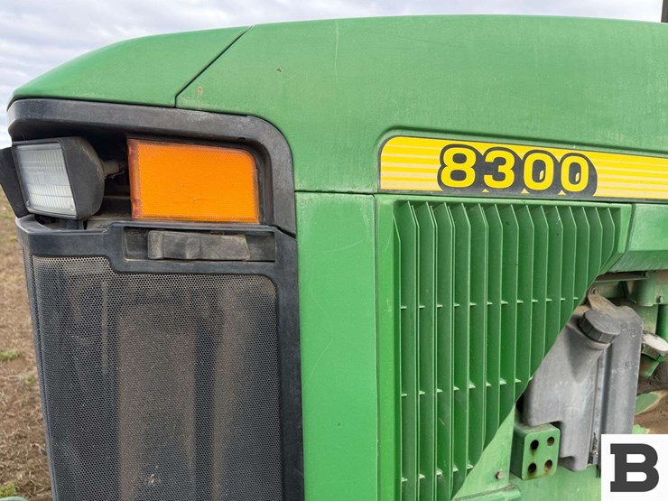 1995-john-deere-8300-image-17