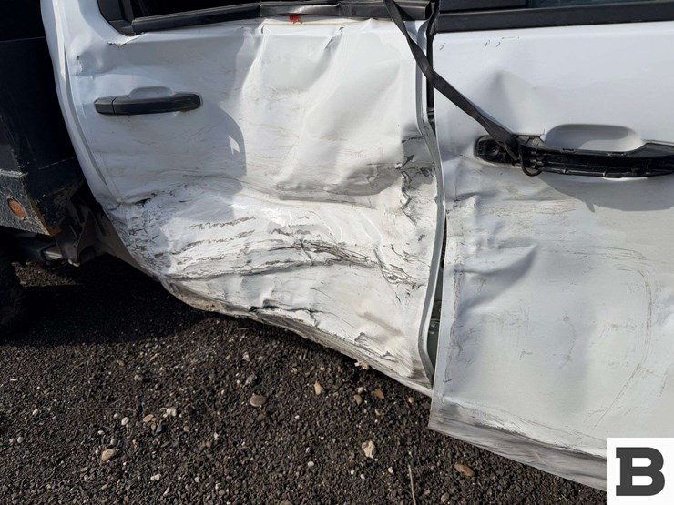 2023-chevrolet-silverado-3500-image-30