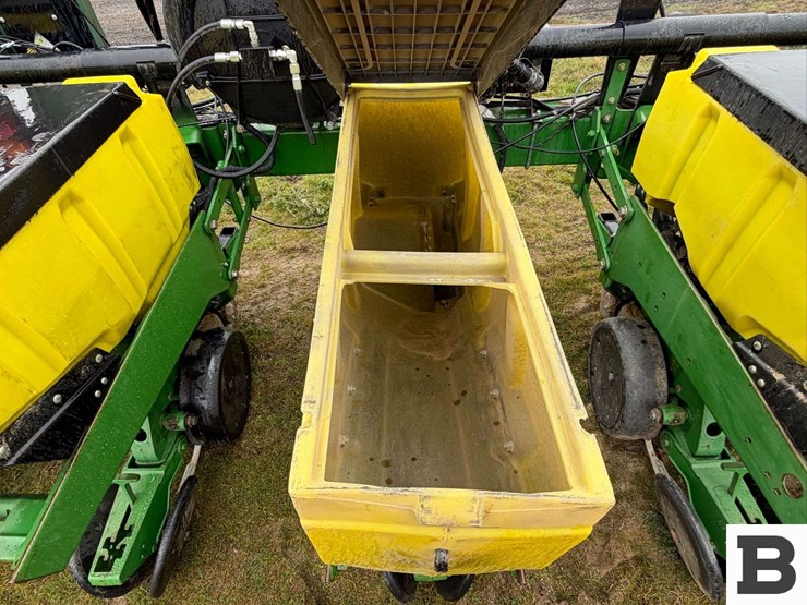 2008-john-deere-1700-image-35