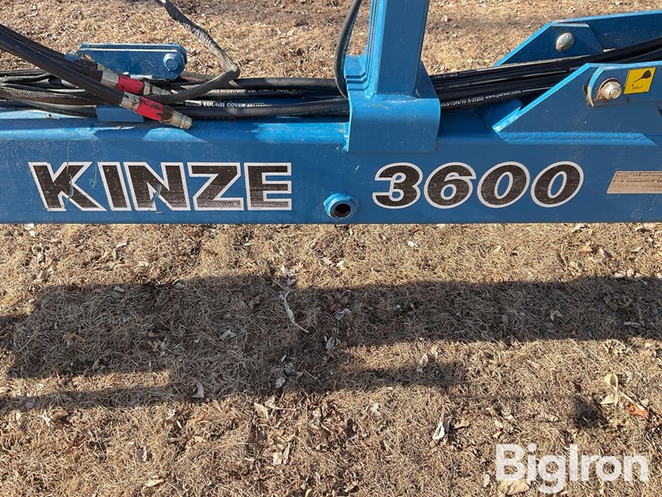 2002-kinze-3600-image-9