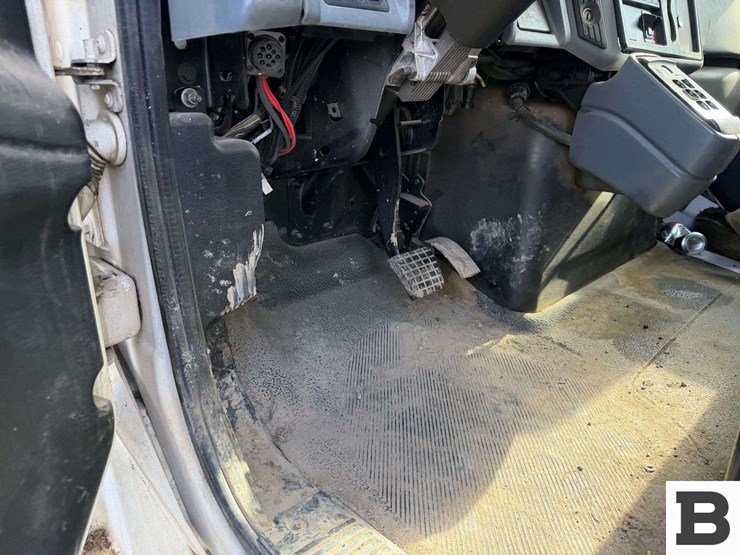 2003-international-durastar-4300-image-20