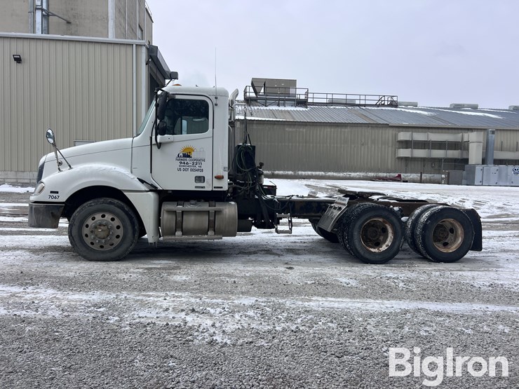 2004-freightliner-columbia-120-image-8