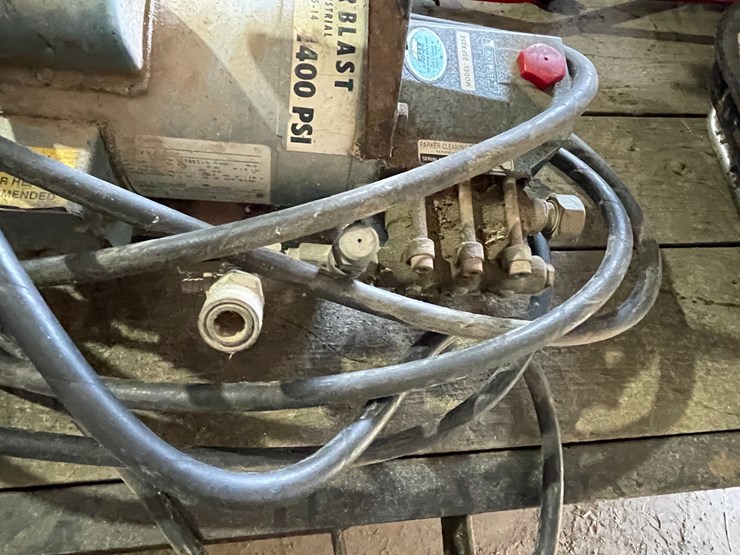 #7208-•-cat-pumps-electric-pressure-washer-image-11