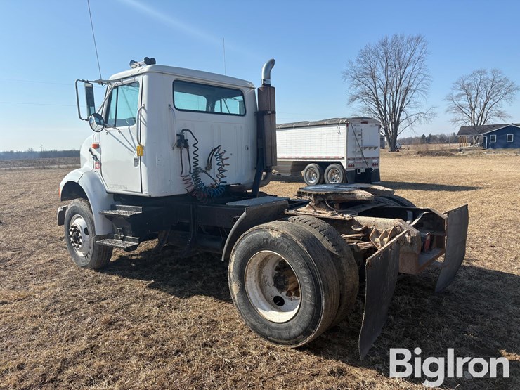 1992-international-7100-image-7