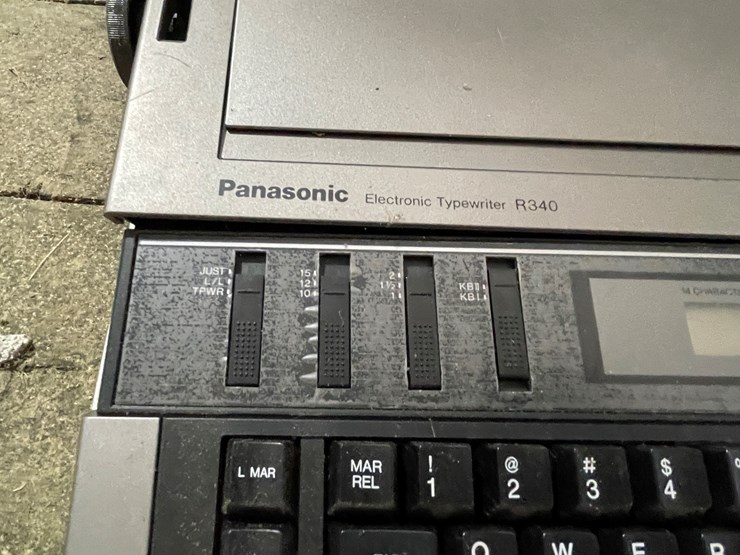 #7220-•-panasonic-electronic-typerwriter-image-11