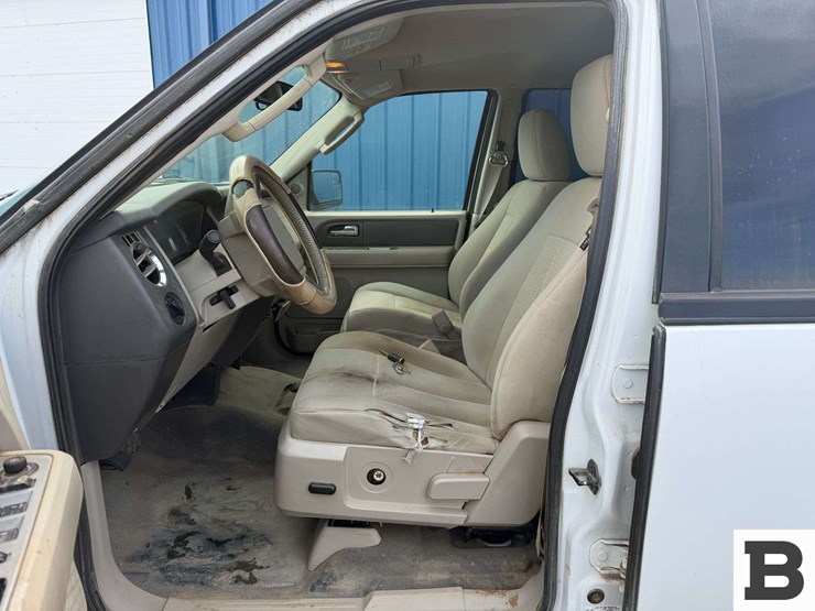 2012-ford-expedition-image-15