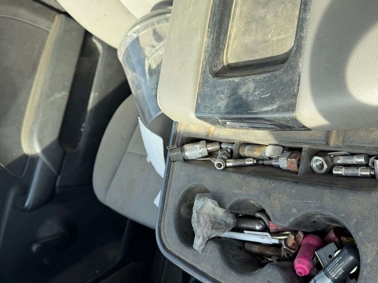 2018-chevrolet-silverado-3500-image-25