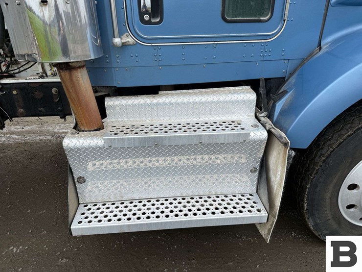 2013-kenworth-t800-image-69