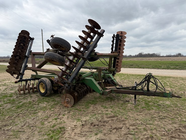 john-deere-25-image-2