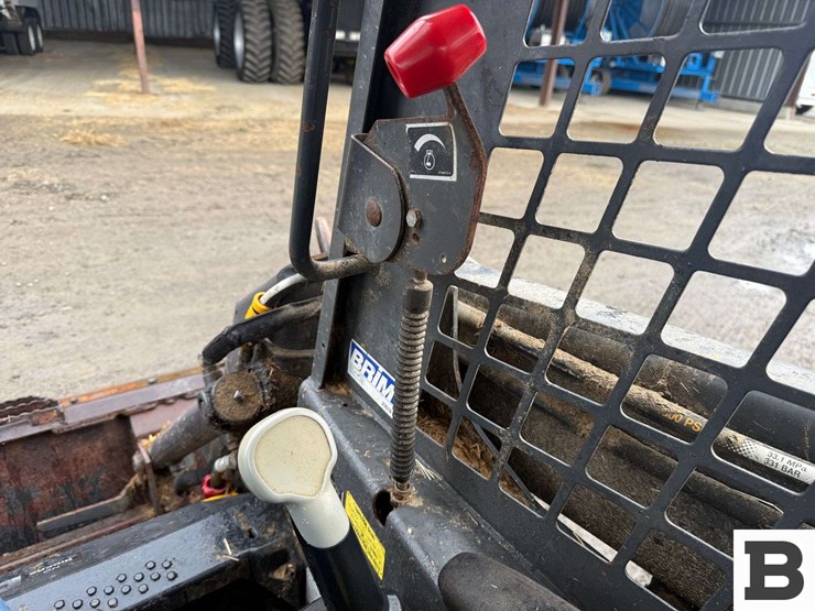 new-holland-l175-image-30