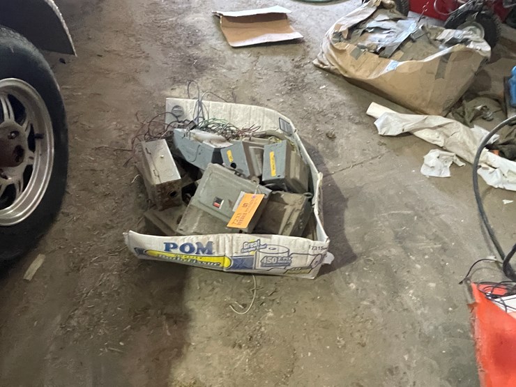 #7233-•-electrical-safety-switches-image-2