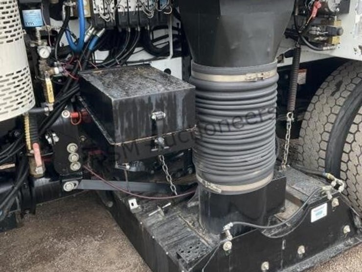 2012-tymco-600-image-10