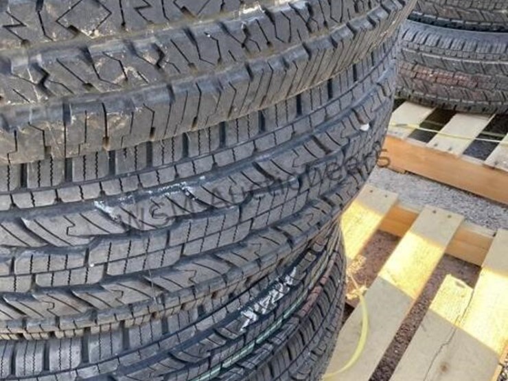 pallet-of-assorted-17-inch-tires-image-3