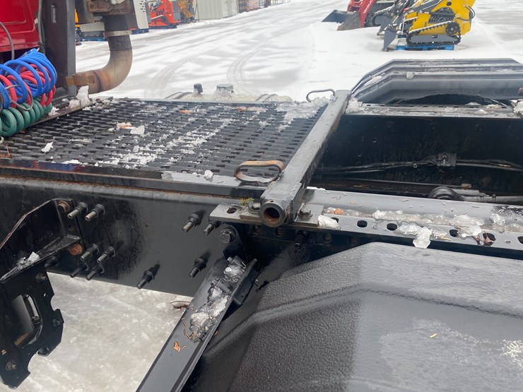 #1145-•-2009-mack-gu713-semi-tractor-(has-wi-title)-(mosinee,-wi)-image-72