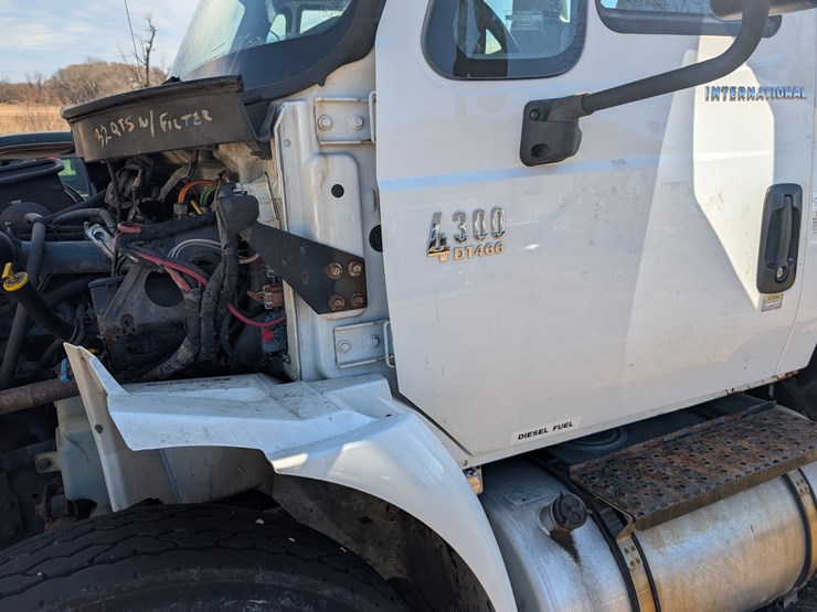 2006-international-durastar-4300-image-30