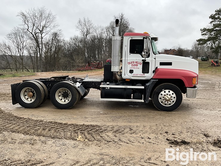 2003-mack-ch612-image-4