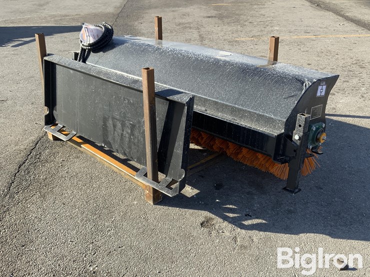 2025-massey-ferguson-730-image-5