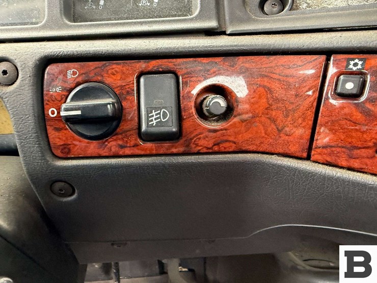 2001-volvo-vnl-tractor-truck---albany,-or-image-52