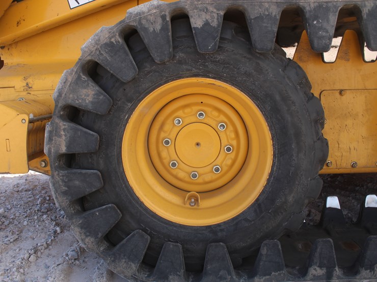 john-deere-325-image-41