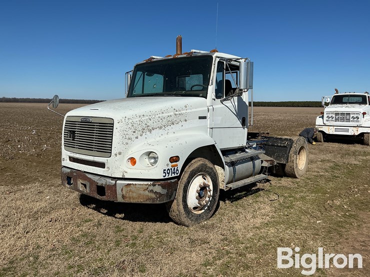 2001-freightliner-fl112-image-1