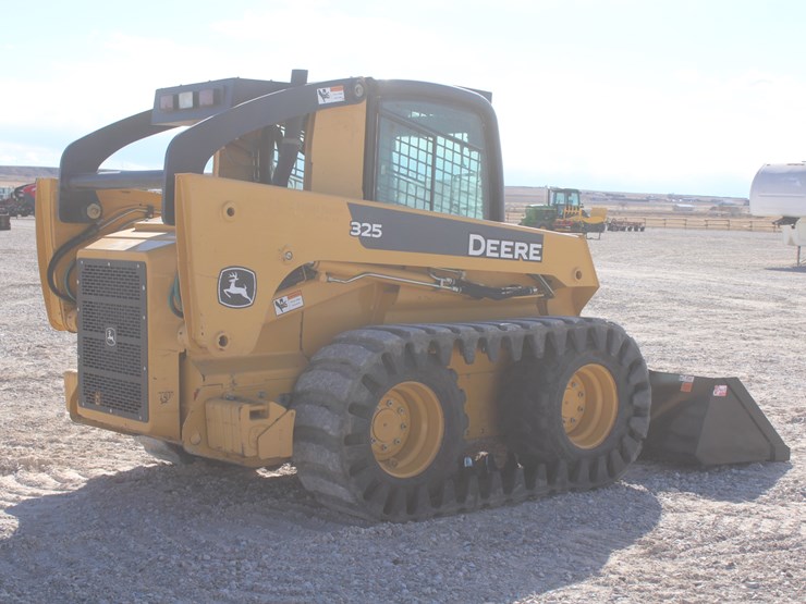 john-deere-325-image-5